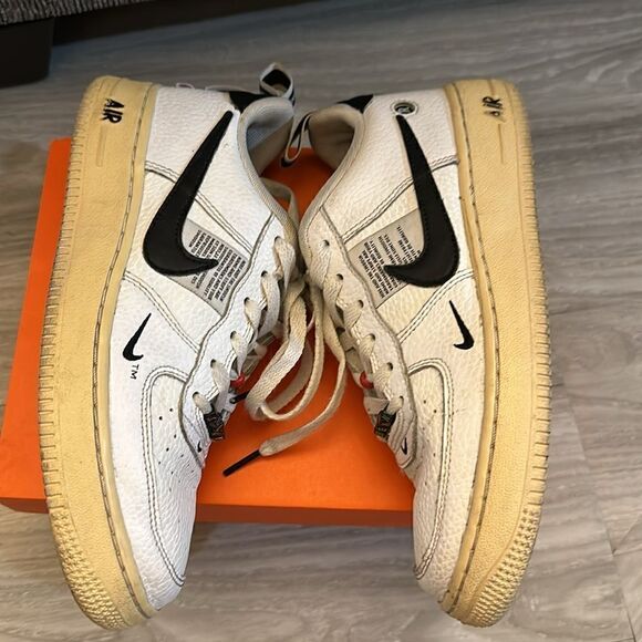 Nike Shoes  - Picture 6 of 11